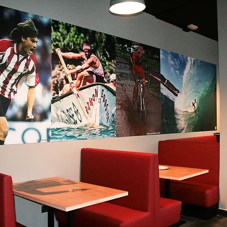 Mundaka Hostel & Sports Cafe Exterior photo