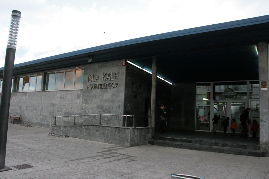 Mundaka Hostel & Sports Cafe Exterior photo